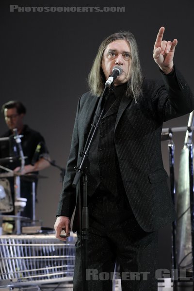 EINSTURZENDE NEUBAUTEN - 2022-10-08 - PARIS - Le Trianon - Christian Emmerich [Blixa Bargeld]
